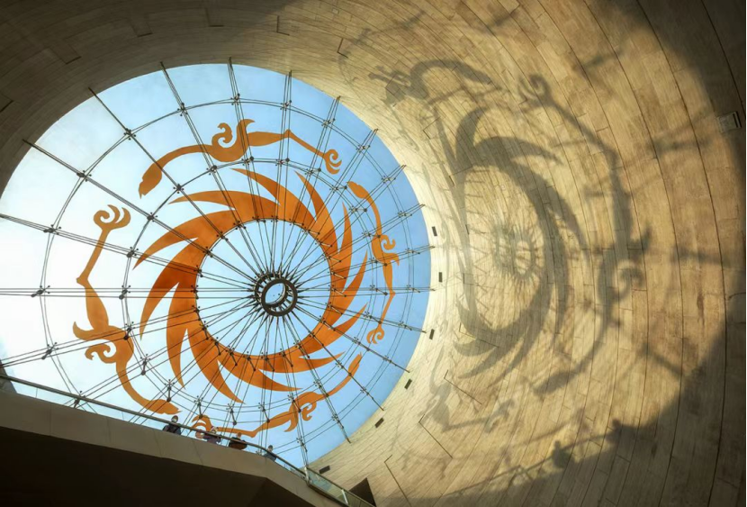 2.金沙遗址出土的 “太阳神鸟”金饰图案 图源：成都发布