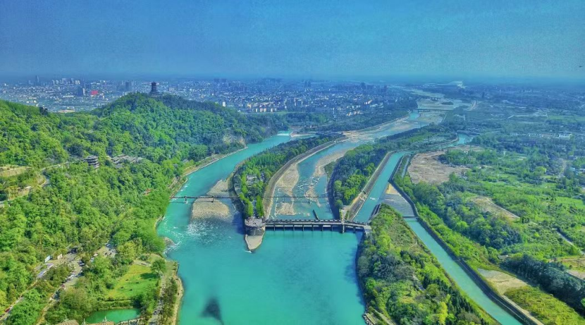 都江堰水利工程 图源：青城山都江堰公众号