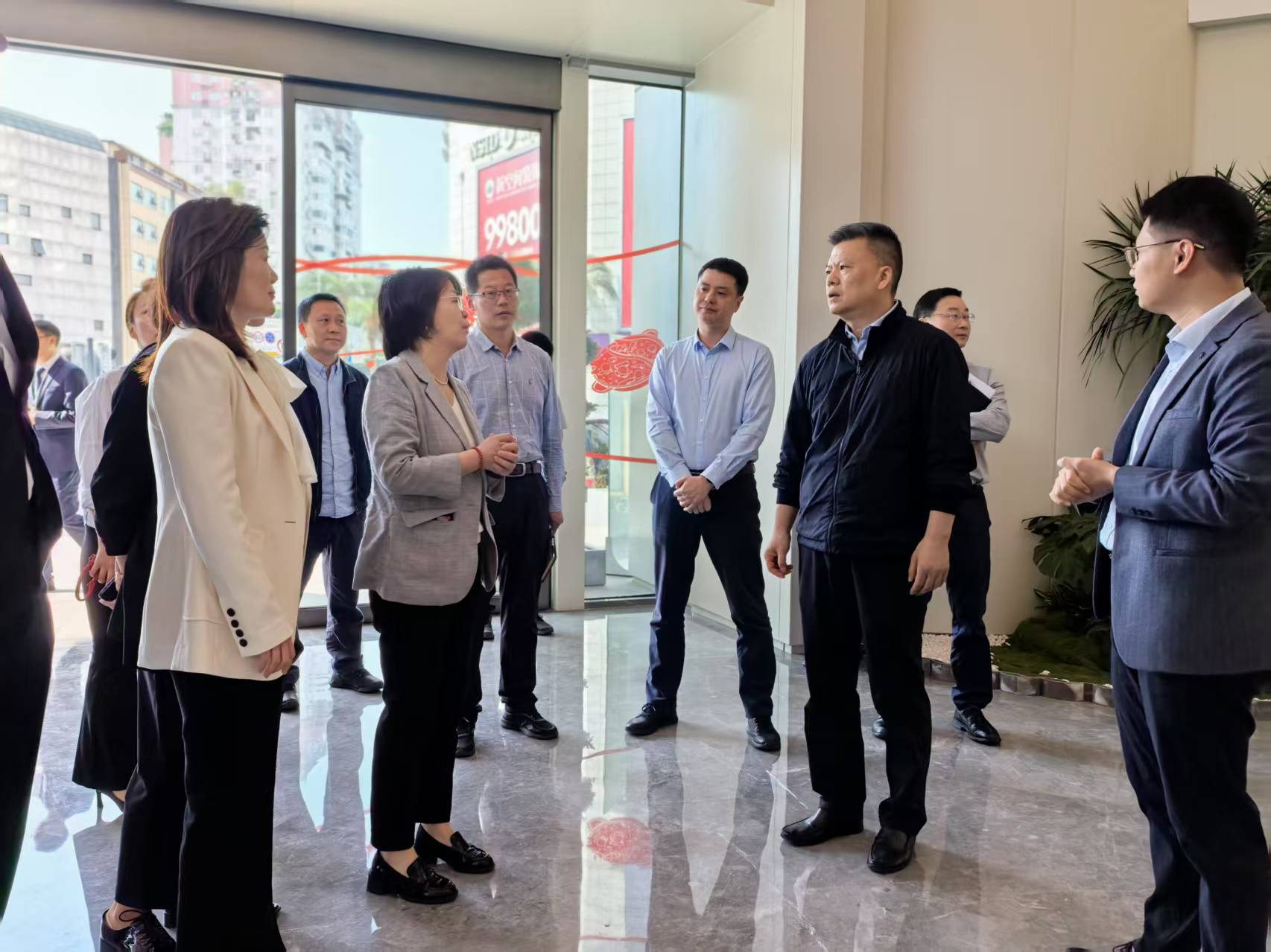 成都市青羊区委副书记、区长冯胜调研四川文投汇文・文化产业园楼宇改造项目