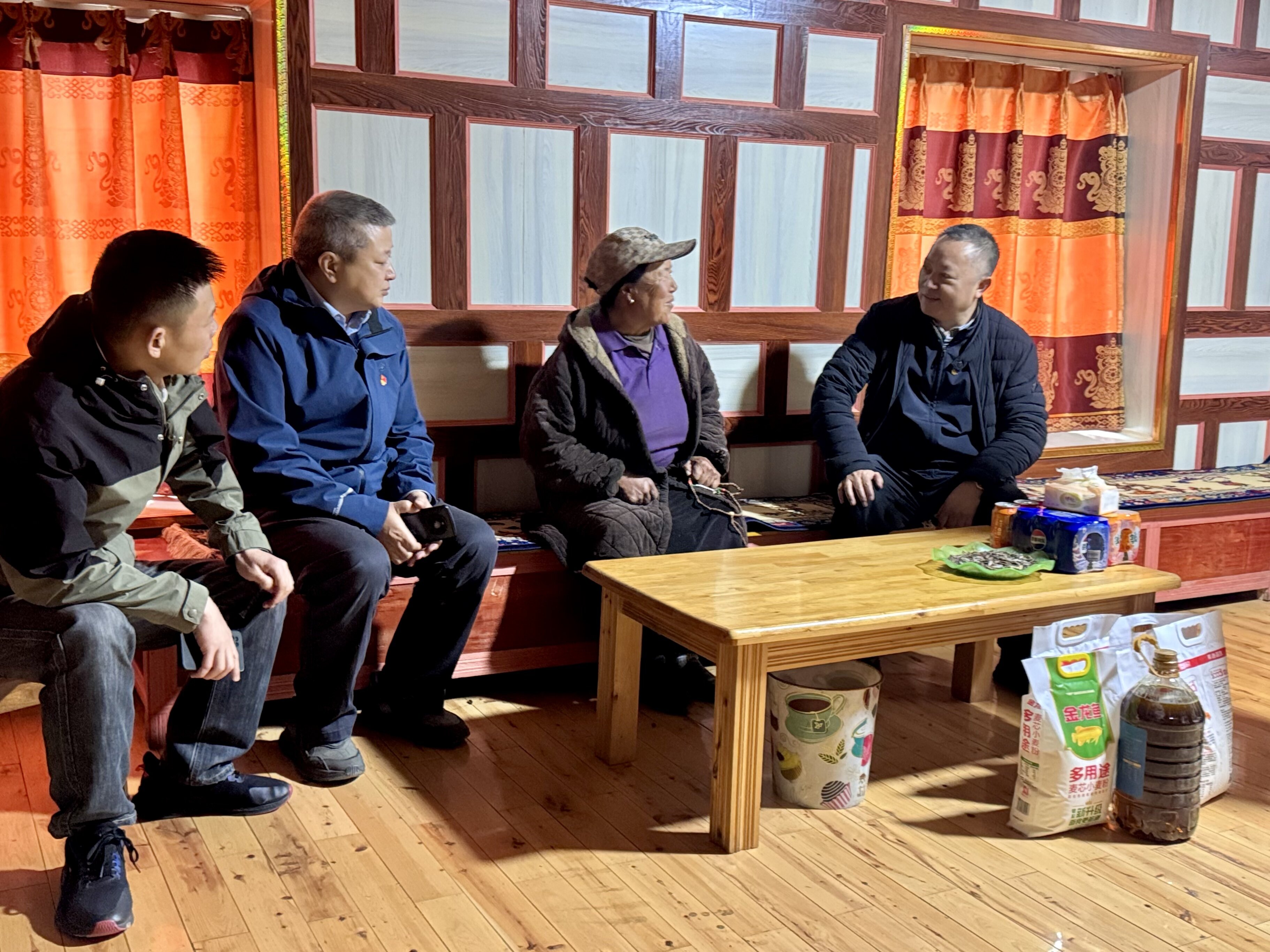 入户慰问-英搏村