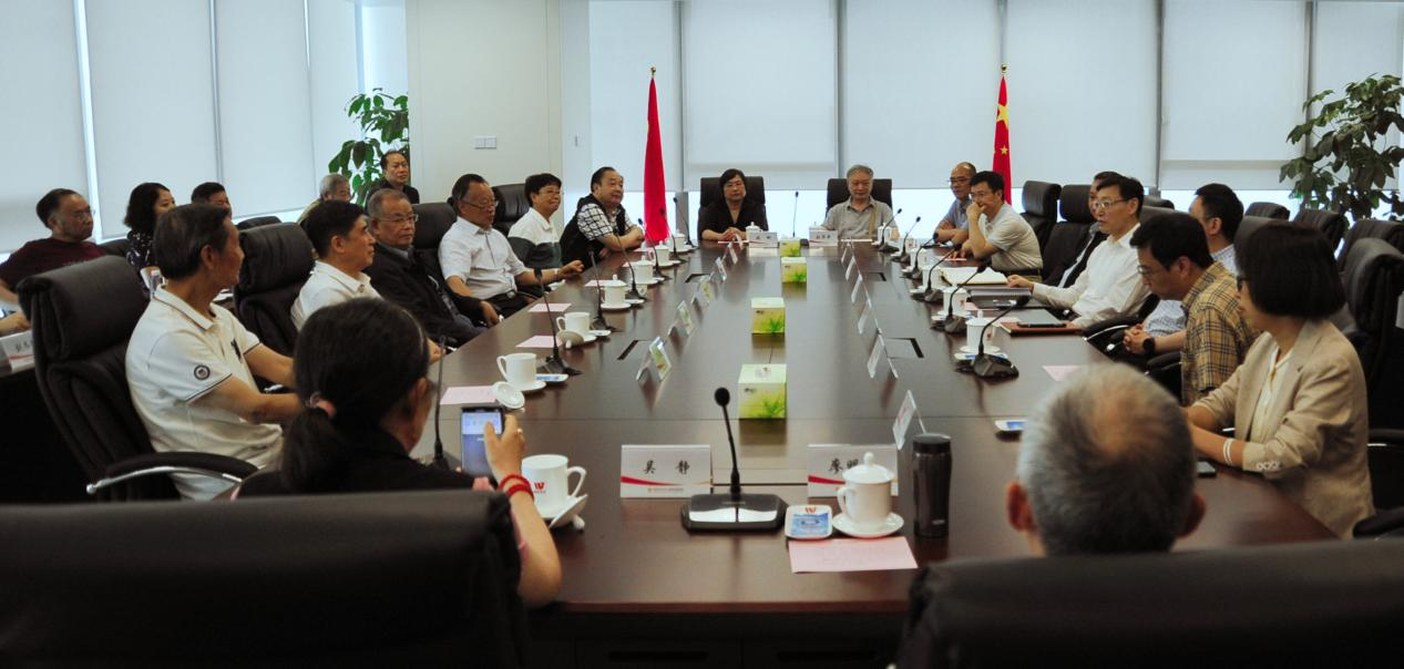 集团召开退休老同志座谈会